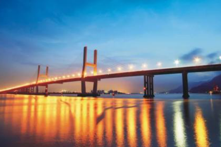 利用无线通信技术对桥梁进行实时的安全结构监测，顺利获得边缘计算网关BMG700无线通信设备，实时获取桥梁的温湿度、桥面负载、关键结构点形变、受力、环境等关键参数，建立一套智慧桥梁健康监测系统。