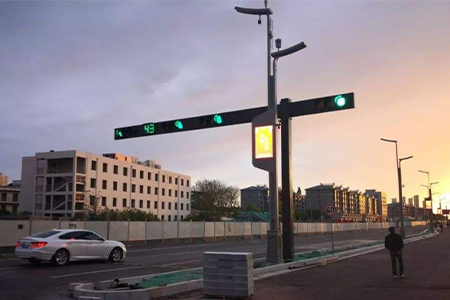 国家加快部署5G建设，“多杆合一”与通信技术、物联网技术相结合，正是智慧灯杆千载难逢的开展机遇，即达到最初的目的，也为智慧城市建设开启了新的方向。